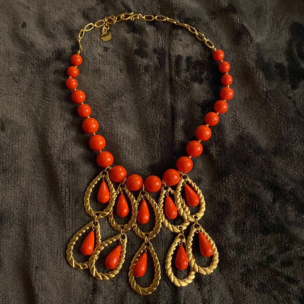 NWOT TRINA TURK TEARDROP NECKLACE